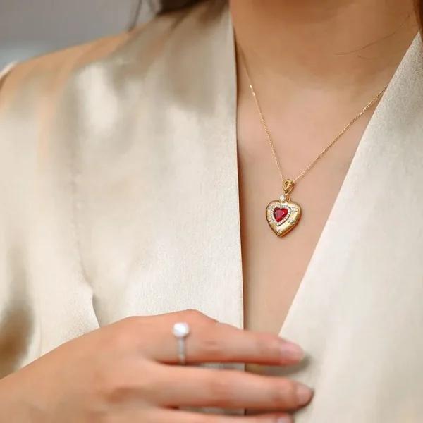 Luxury Fashion Red Zircon Heart Shaped Pendant Necklace for Women 2023 New Exquisite Jewelry Necklace Accessories Wholesale Gift - Image 4